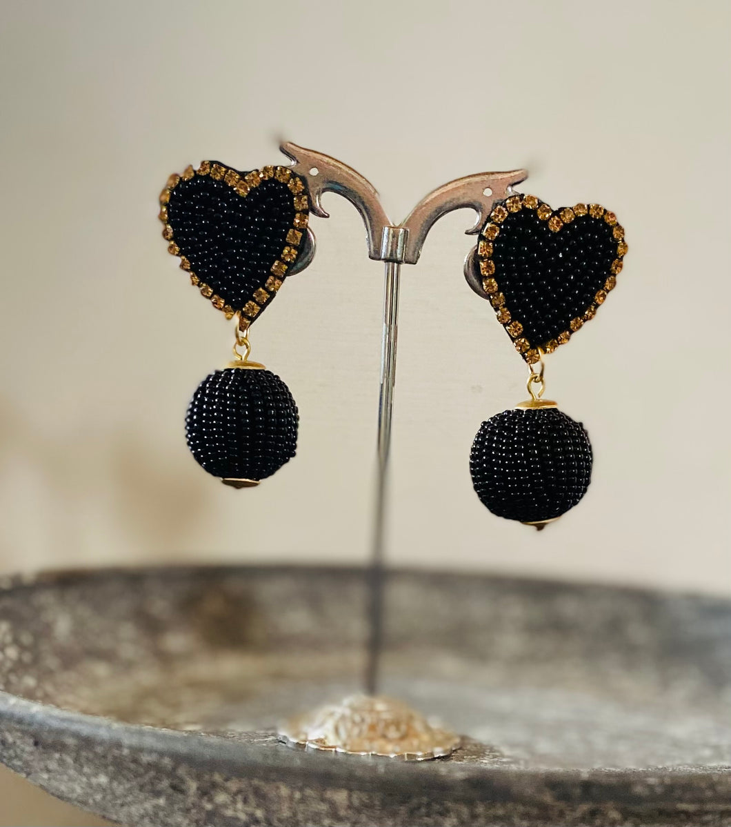 Seville heart earrings black