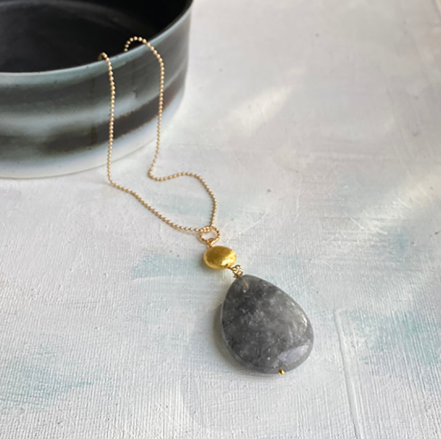 Long pendant grey/gold