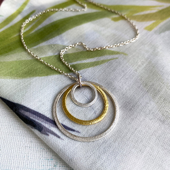 Trio circle necklace